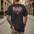 Dad Est 2026 Logo Daddy 2026 Soon To Be New Father 2026 Men's Back Print T-Shirt Dad Est 2026 Logo Daddy 2026 Soon To Be New Father 2026 Men's Back Print T-Shirt