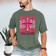 Graduate 2025 For Senior 2025 Graduation Coquette Pink Bow Men's Comfort Colors T-Shirt Moss