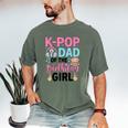 K-Pop Dad Of The Birthday Girl K Pop Birthday Party Men's Comfort Colors T-Shirt Moss