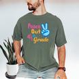 Last Day Of School Peace Out Grade 4 Graduation Kids Men's Comfort Colors T-Shirt Moss