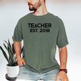 Teacher Graduation Teacher Est 2018 Tee Him Her Men's Comfort Colors T-Shirt Moss