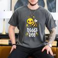 Family Bee Shirts Dad Daddy First Bee Day Outfit Birthday Men's Comfort Colors T-Shirt Pepper