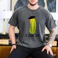 Graduation Cap Wearing Big Dill Pickle I Did It Graduate Fun Men's Comfort Colors T-Shirt Pepper