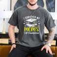 i Survived My Mom's EdD Dissertation Graduation Mom EdD Men's Comfort Colors T-Shirt Pepper