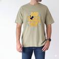 Looney Tunes Birthday Daffy Duck Dad Of The Birthday Boy Men's Comfort Colors T-Shirt Khaki