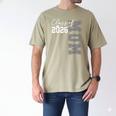 Proud Mom Of A 2026 Graduate Grad Senior Mother Graduation Men's Comfort Colors T-Shirt Khaki