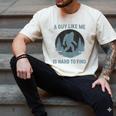Bigfoot A Guy Like Me Is Hard To Find Forest Men Dad Men's Comfort Colors T-Shirt Ivory