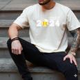 Class Of 2024 Senior Softball Player Graduation Men's Comfort Colors T-Shirt Ivory