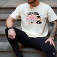 Senior Mom Class Of 2027 Cute Cat Graduation Pink Bows Girls Men's Comfort Colors T-Shirt Ivory